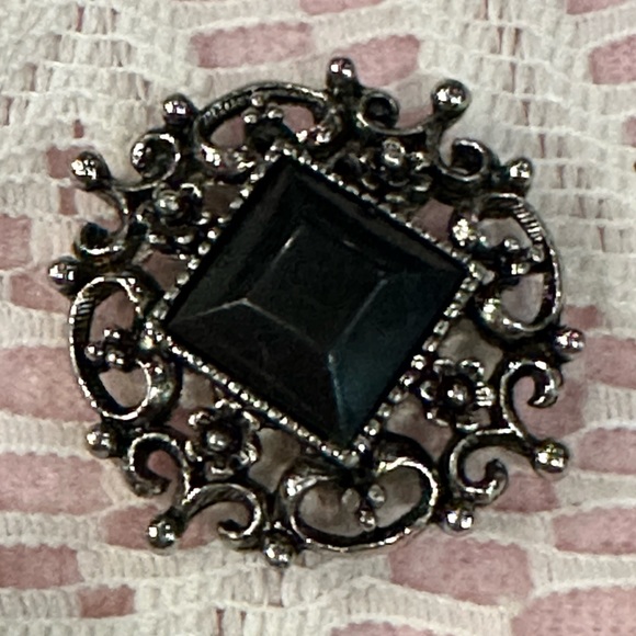 Vintage Unmarked Silver Toned Brooch with Black Inset Resin or Acrylic Stone - Picture 10 of 15